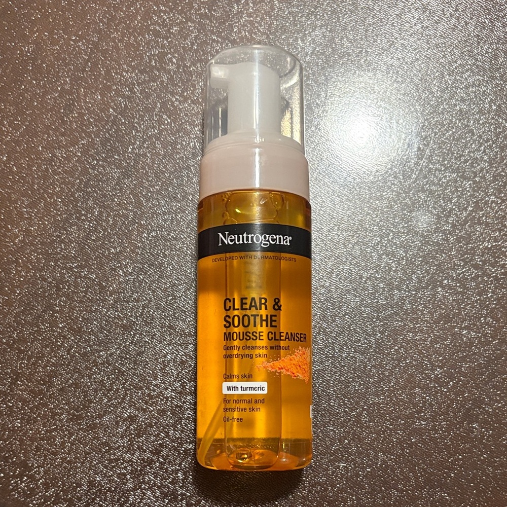 Neutrogena Clear & Soothe Mousse Cleanser - Vibrant Orange